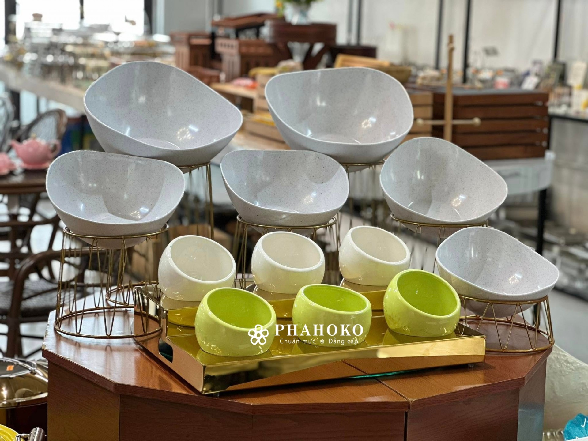 Nghệ Thuật Bài Trí Buffet: Bí Quyết Setup Chuyên Nghiệp Từ Phahoko Cho Mọi Không Gian
