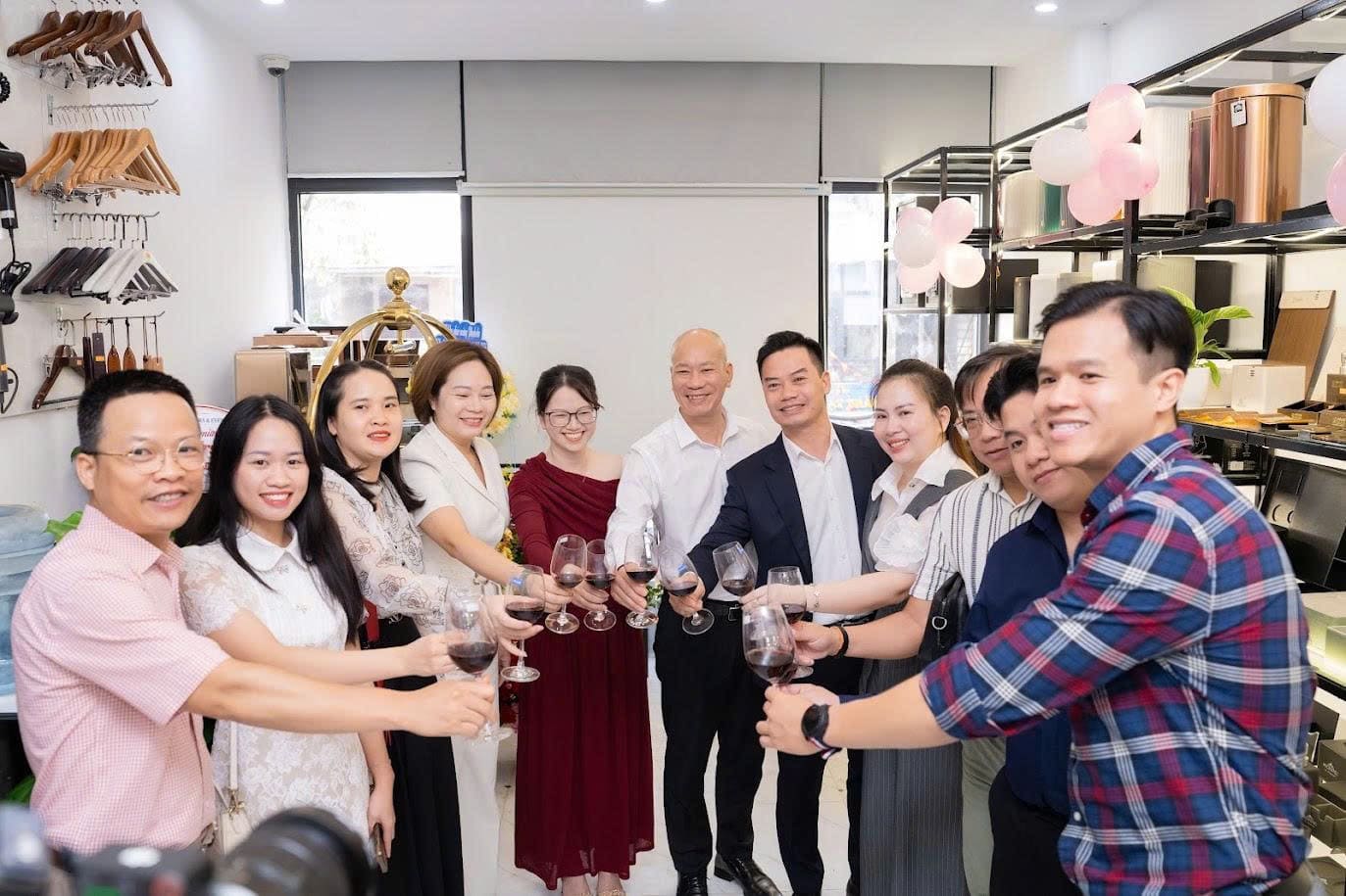 Phahoko khai trương cs Hn 4