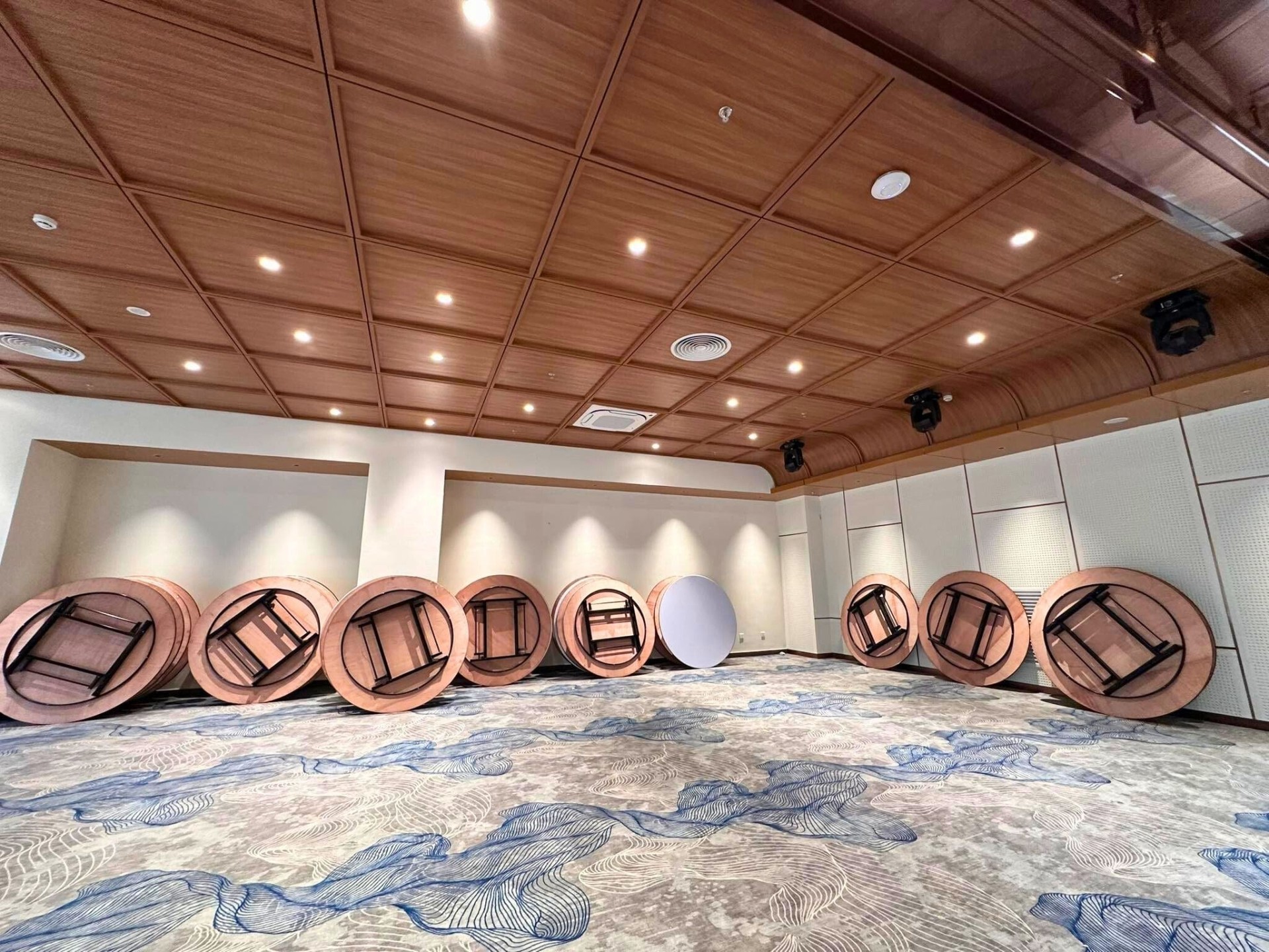 Bàn ghế tiệc Pandora 3