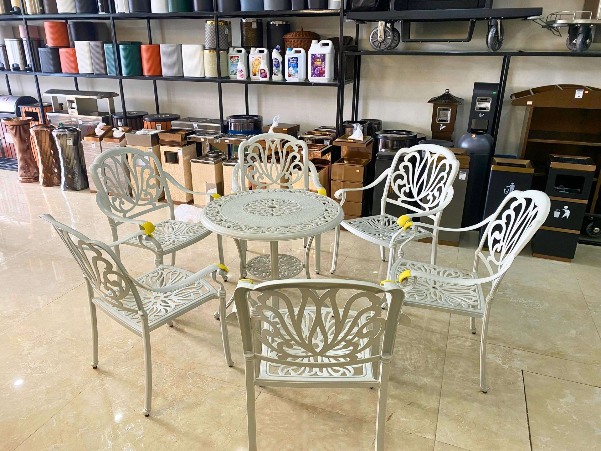 Bàn ghế nhôm đúc