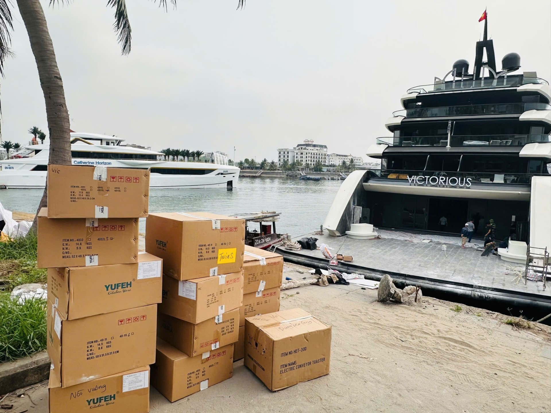 Giao hàng Du thuyền Victorious