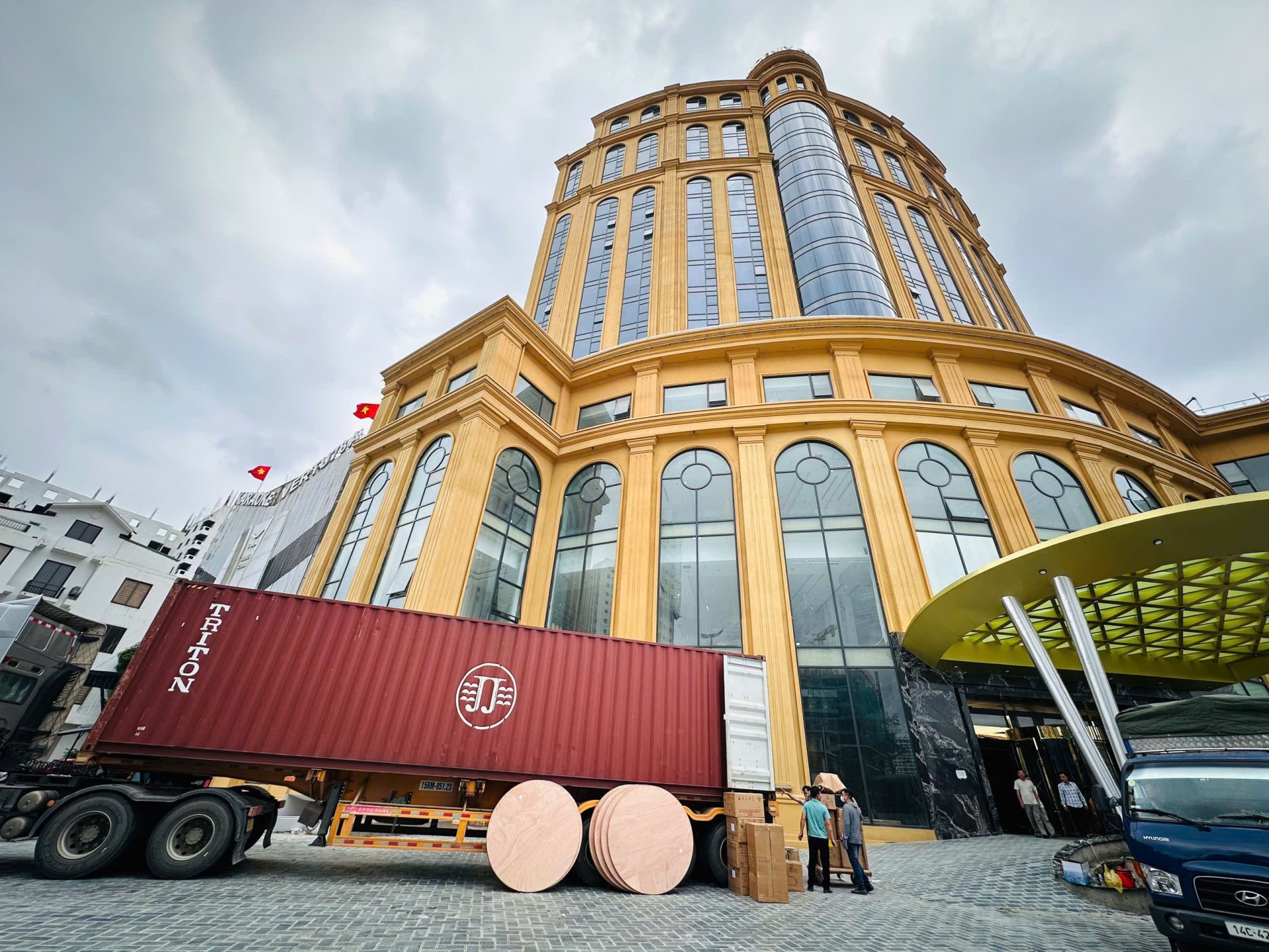 DỰ ÁN TIẾP NỐI DỰ ÁN: PHAHOKO GIAO HÀNG TẠI PHOENIX CROWNE VINH HOTEL