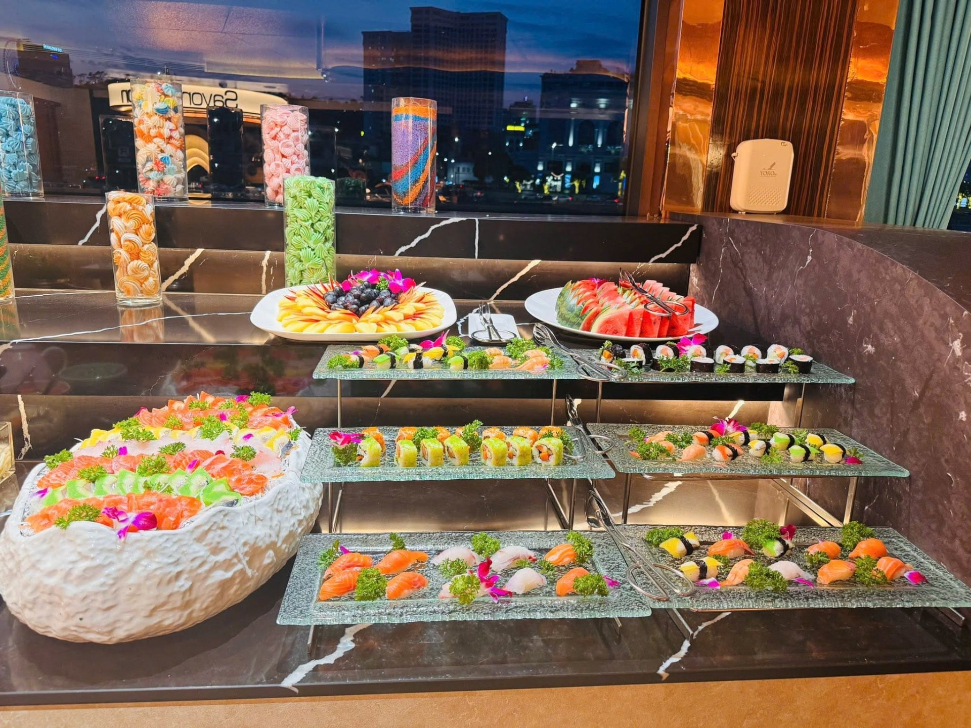 Thiết Bị Buffet PHAHOKO Trên Siêu Du Thuyền Catherine Horizon Cruise