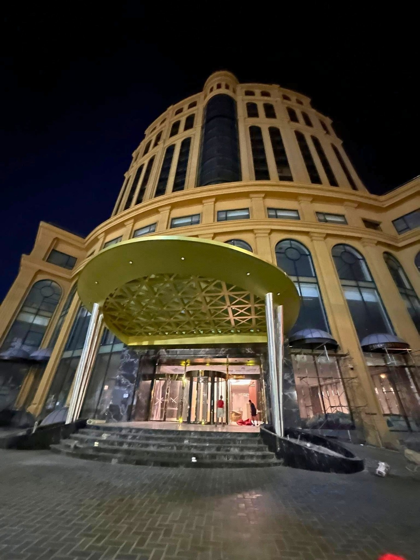 Đội Ngũ PHAHOKO Bốc Xuyên Đêm Cont Thứ 3 Cho Dự Án PHOENIX CROWN HOTEL