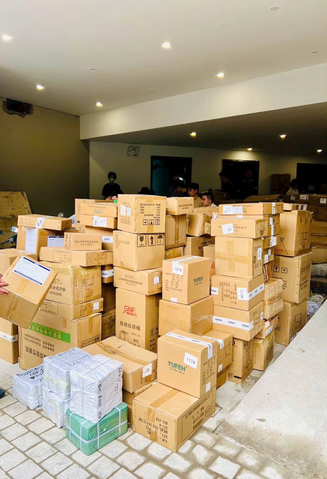 Giao hàng D’Celes Hotel Việt Trì Phú Thọ3